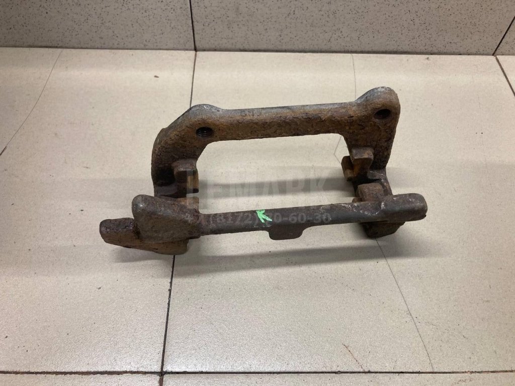 Скоба суппорта заднего правого