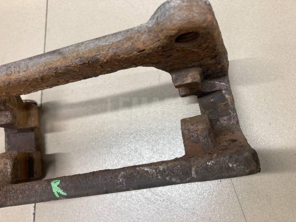 Скоба суппорта заднего правого