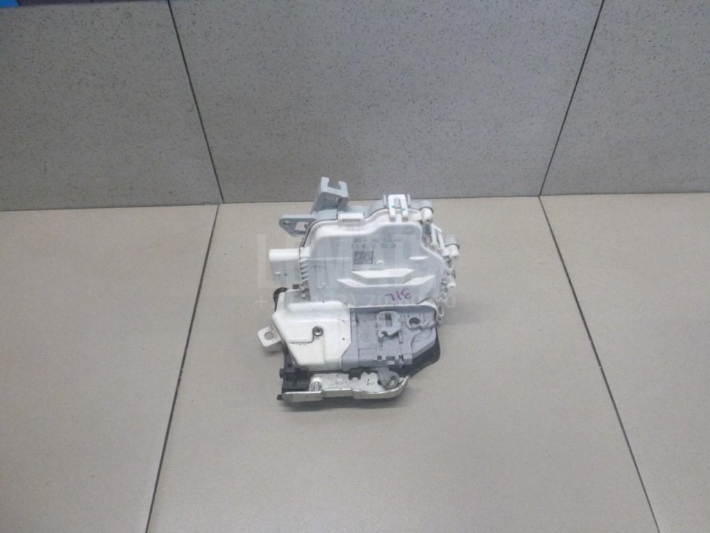 Замок двери задней левой