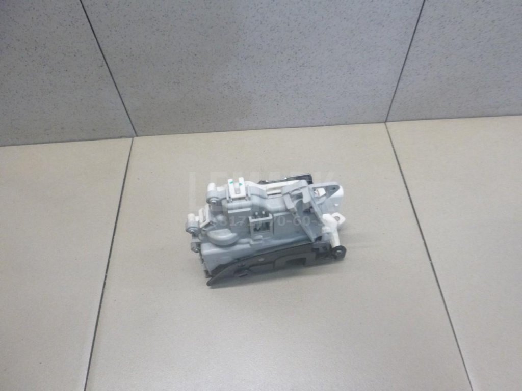 Замок двери задней левой