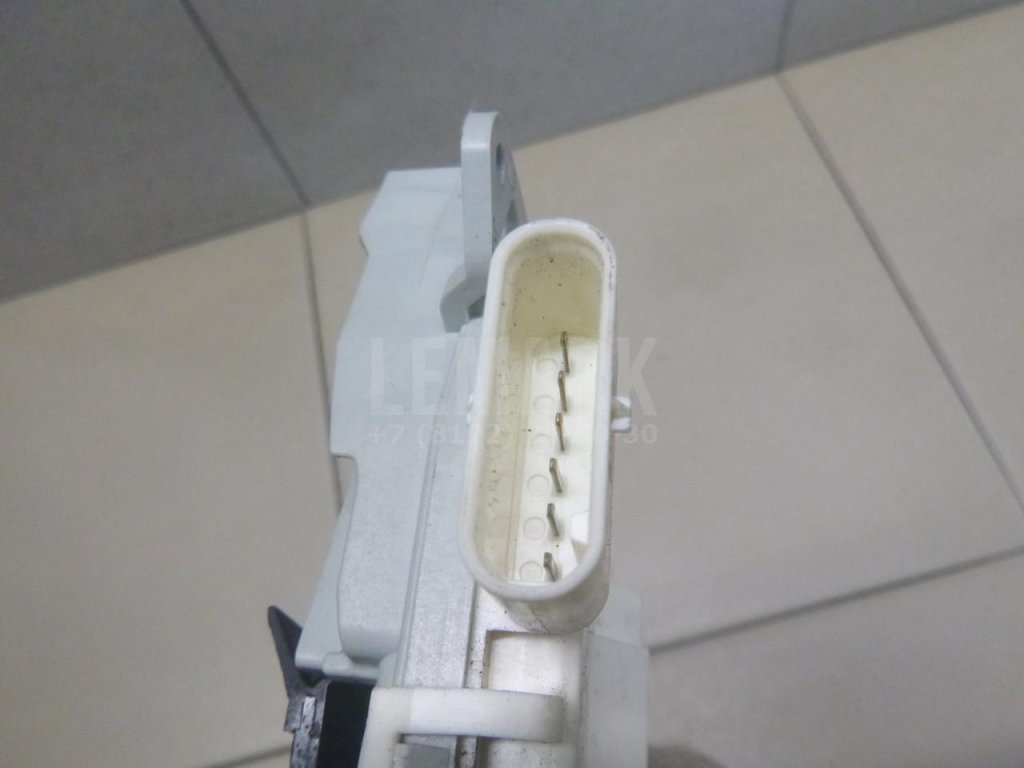 Замок двери задней левой