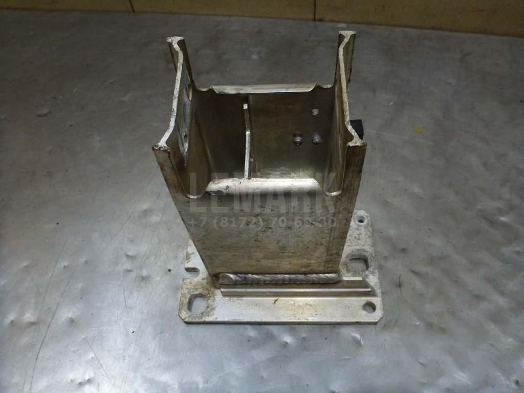 Кронштейн усилителя переднего бампера левый