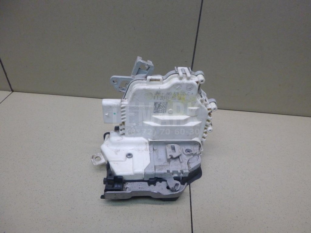 Замок двери задней левой