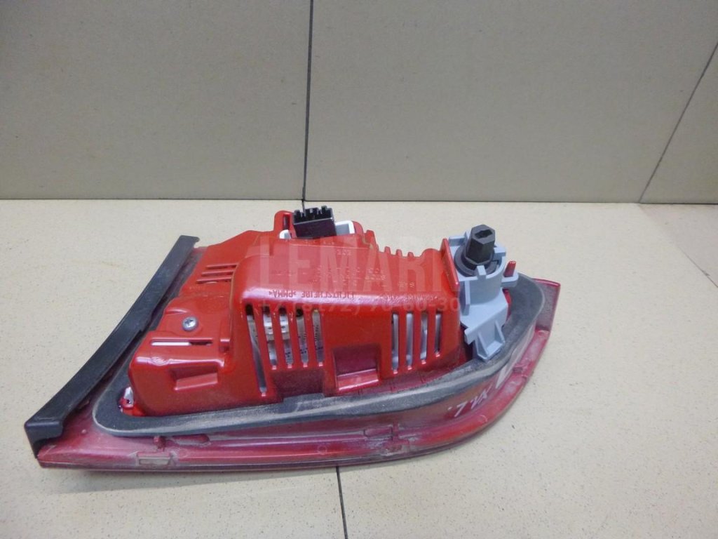 Фонарь задний внутренний левый