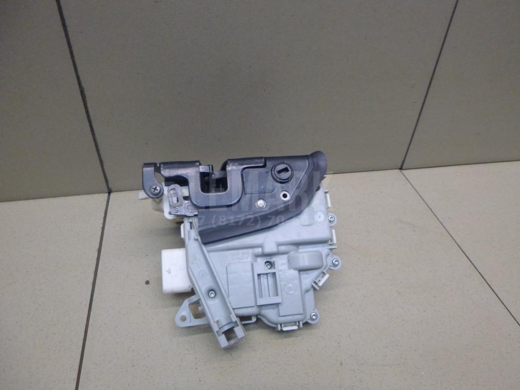 Замок двери задней левой