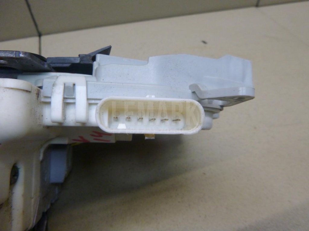 Замок двери задней левой