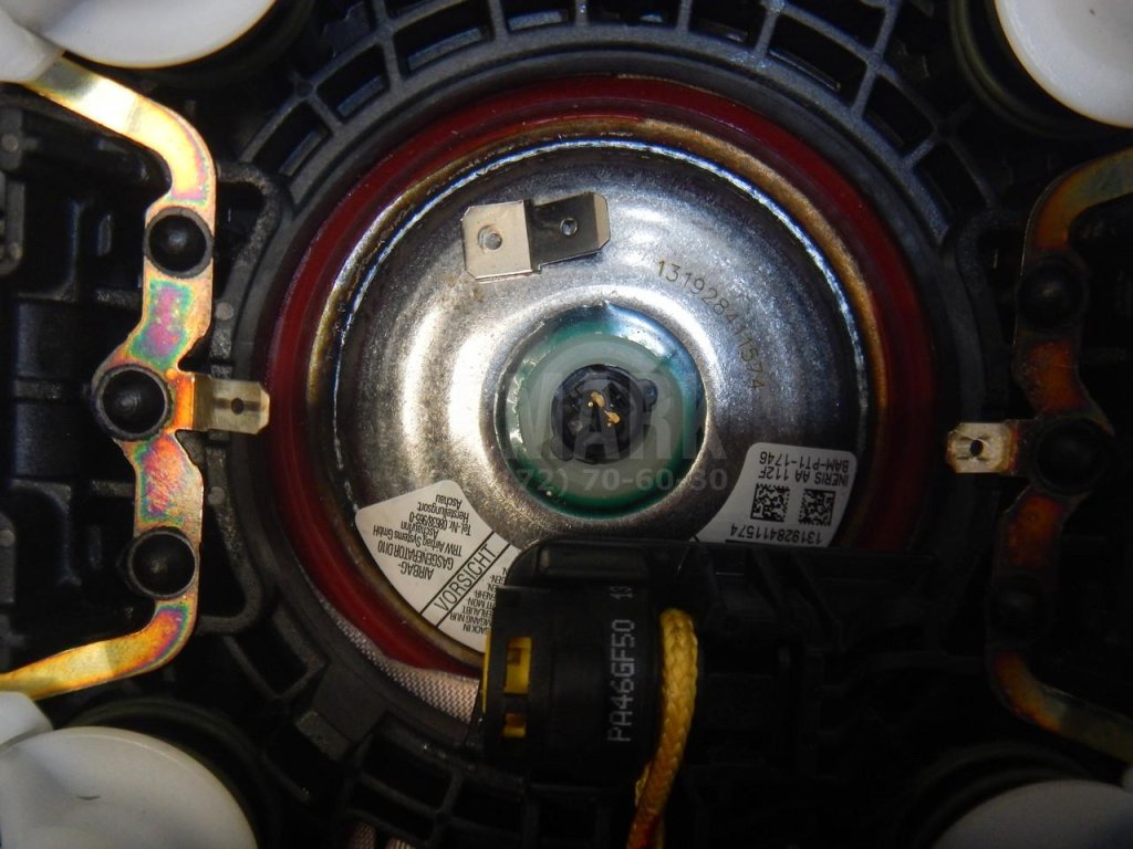 Подушка безопасности в рулевое колесо