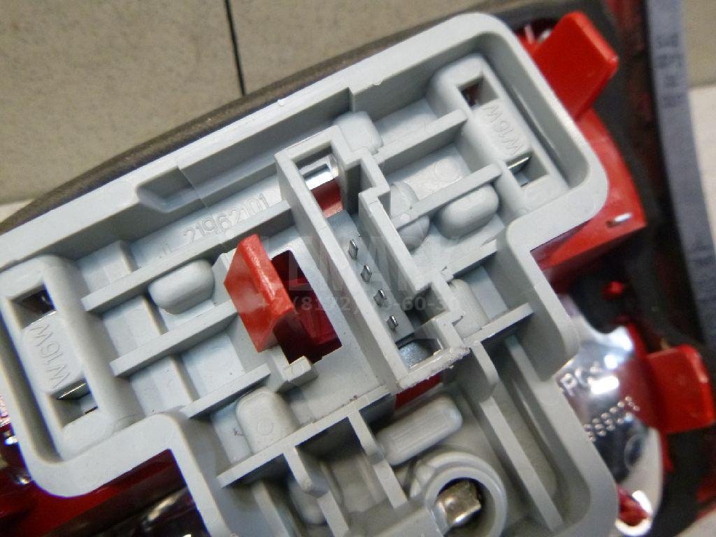 Фонарь задний внутренний левый