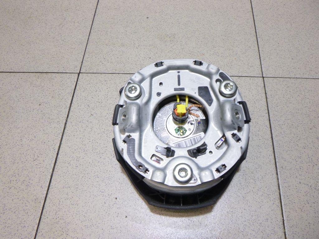 Подушка безопасности в рулевое колесо