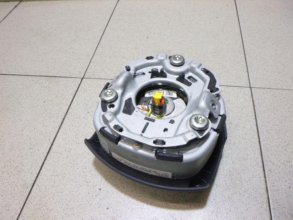 Подушка безопасности в рулевое колесо