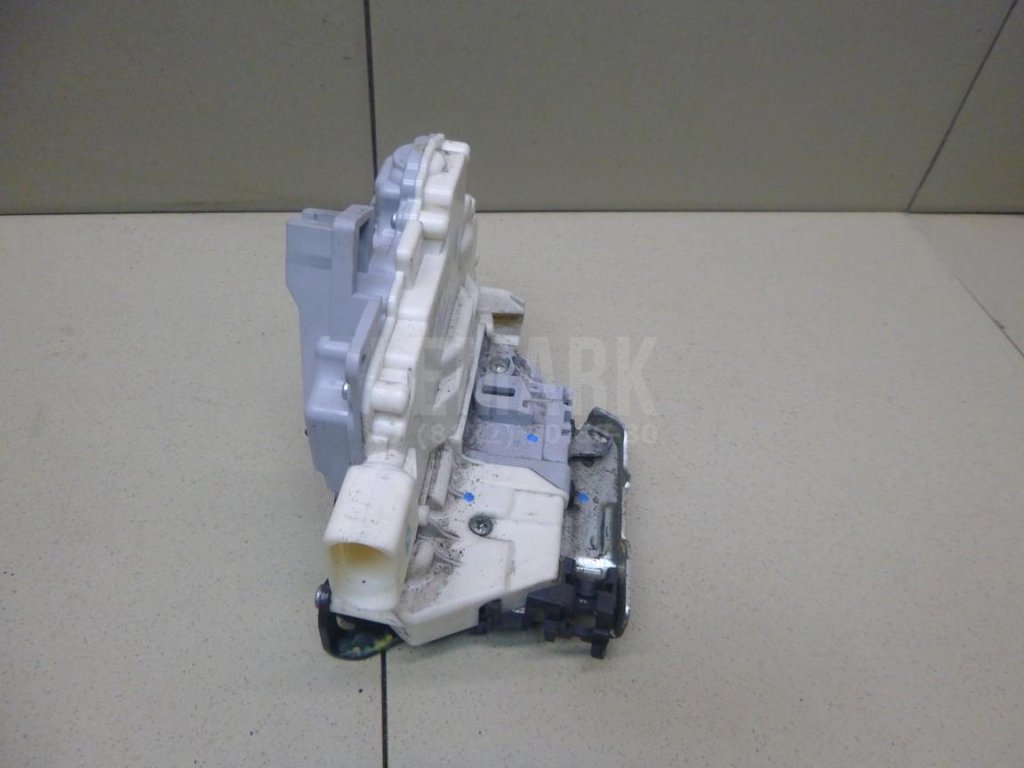 Замок двери передней левой