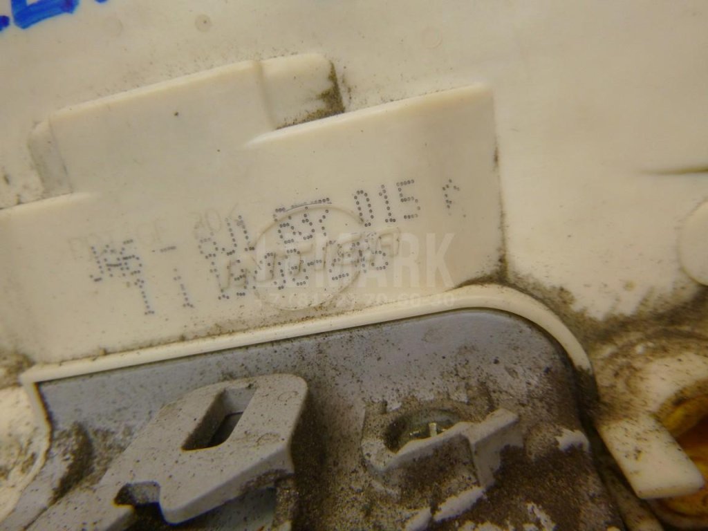 Замок двери передней левой