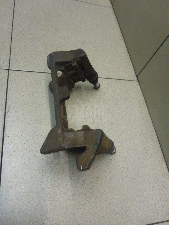 Скоба суппорта заднего правого