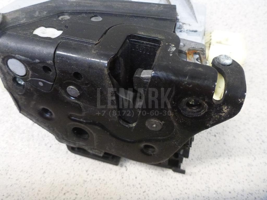 Замок двери передней левой