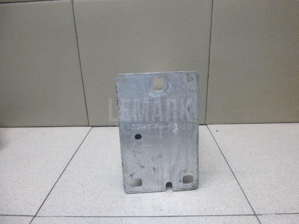 Кронштейн усилителя переднего бампера правый для  Audi A4 [B8] Allroad 2009-2015