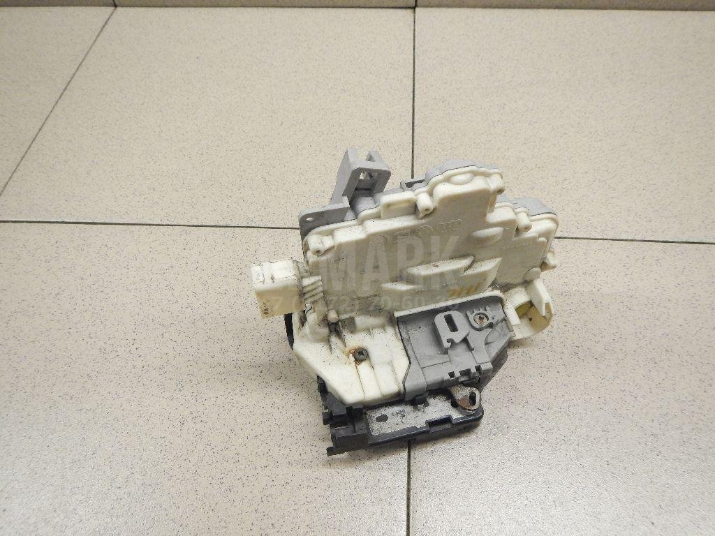 Замок двери передней левой