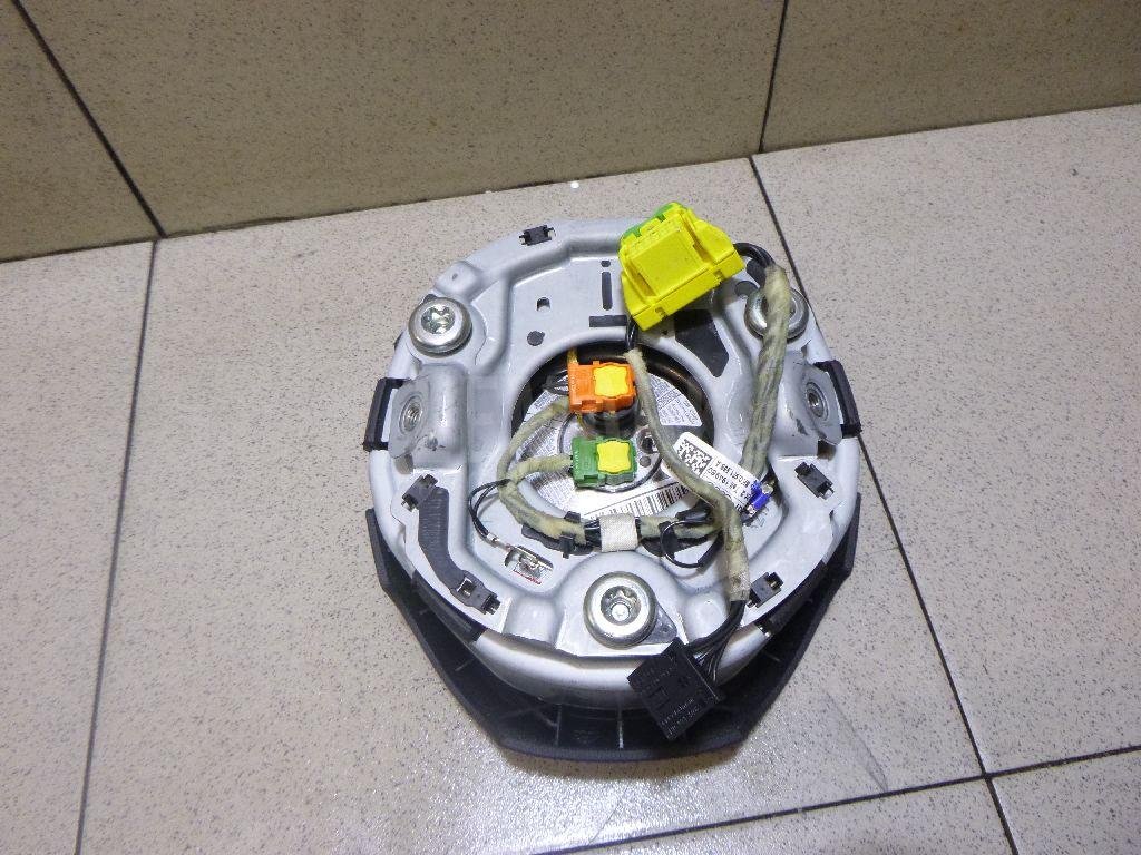 Подушка безопасности в рулевое колесо