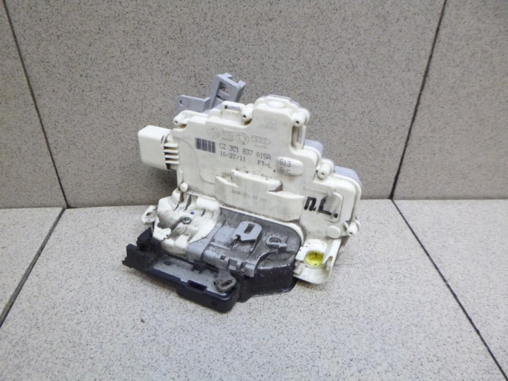 Замок двери передней левой