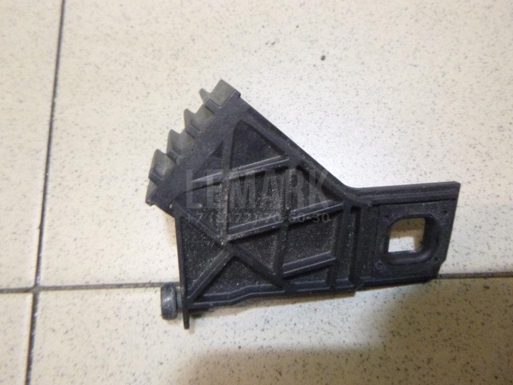 Кронштейн фар правый