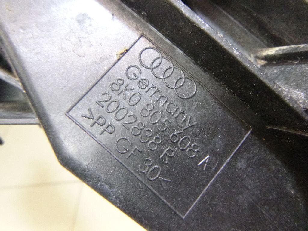 Кронштейн фар правый