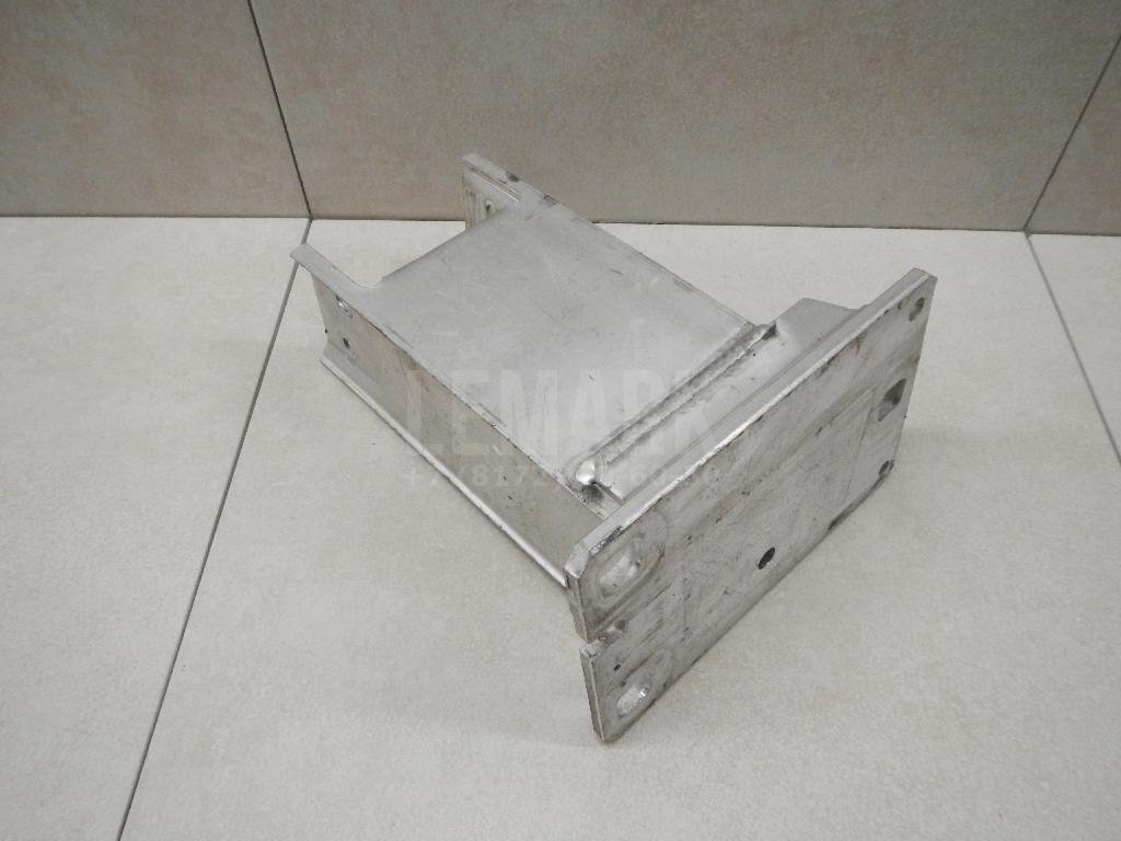 Кронштейн усилителя переднего бампера левый