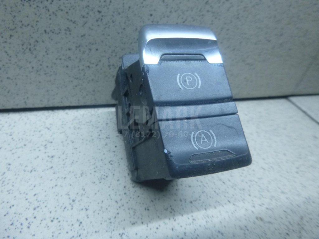 Кнопка фиксатора стояночного тормоза