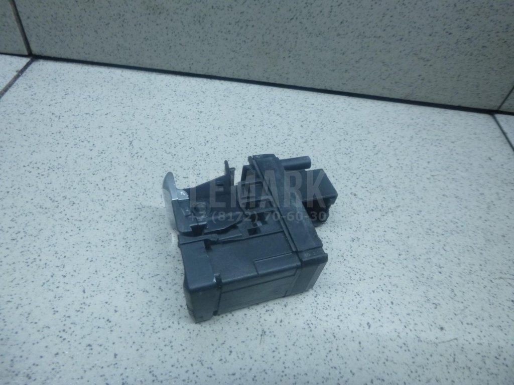 Кнопка фиксатора стояночного тормоза