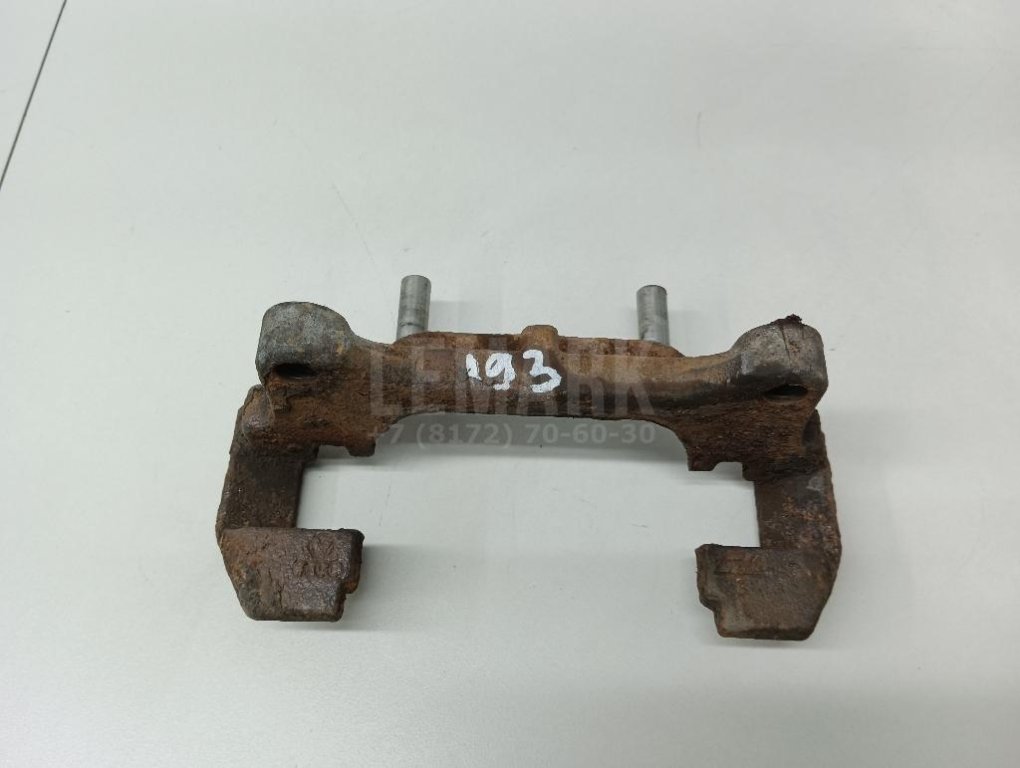 Скоба суппорта переднего