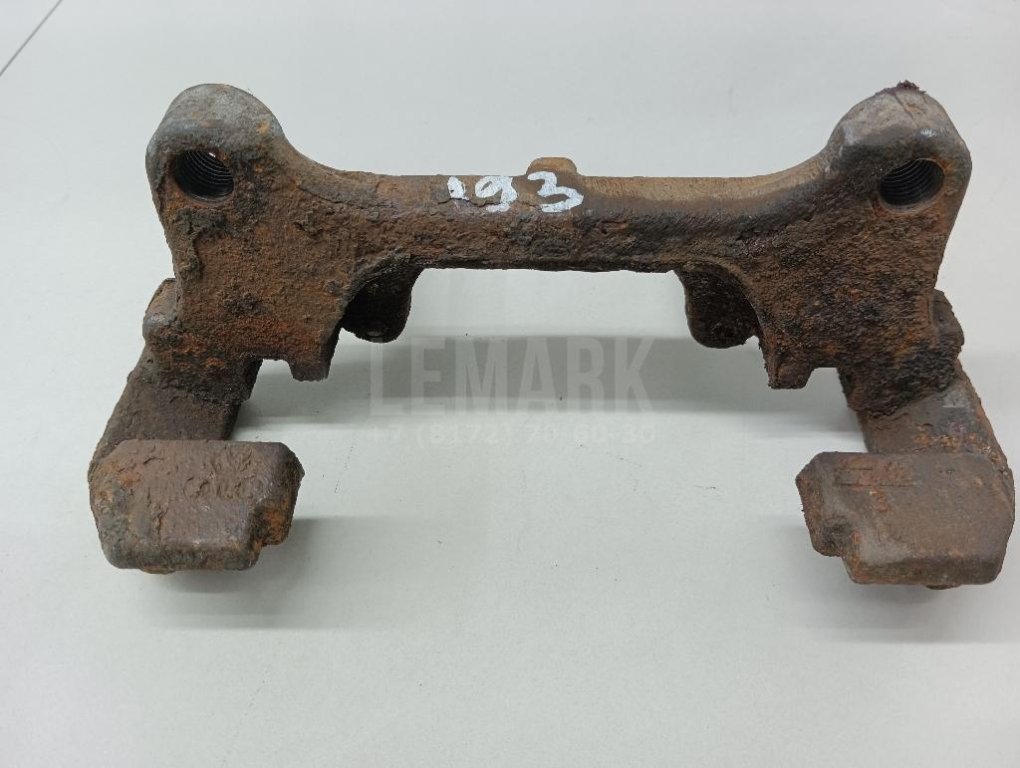 Скоба суппорта переднего