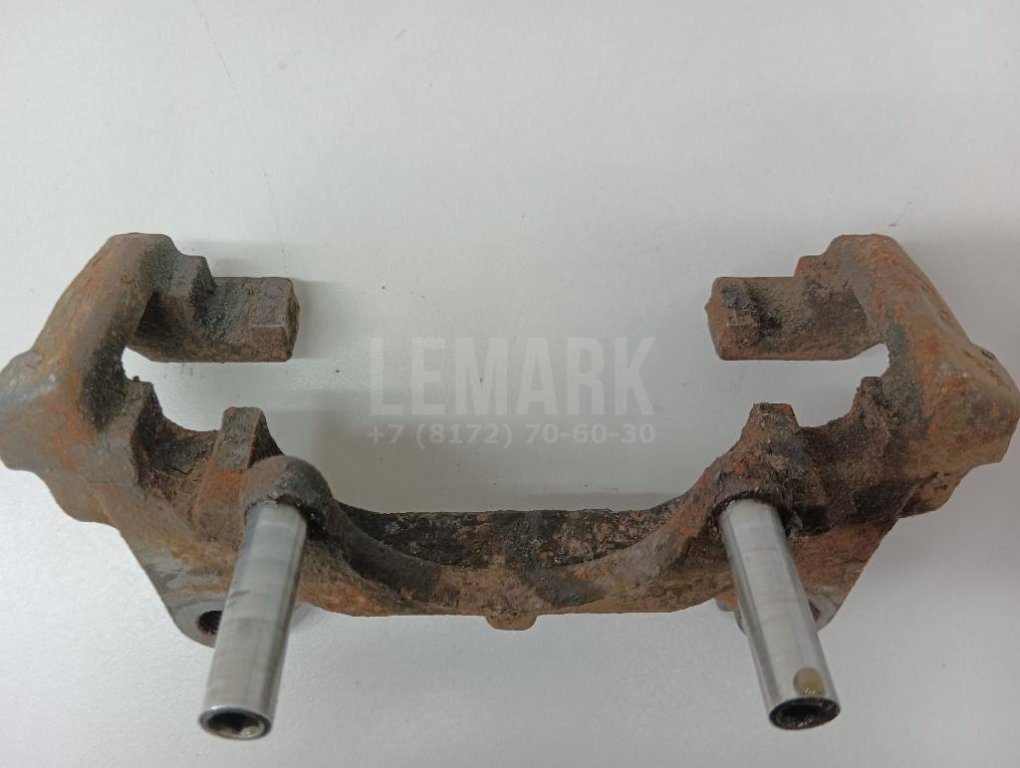 Скоба суппорта переднего