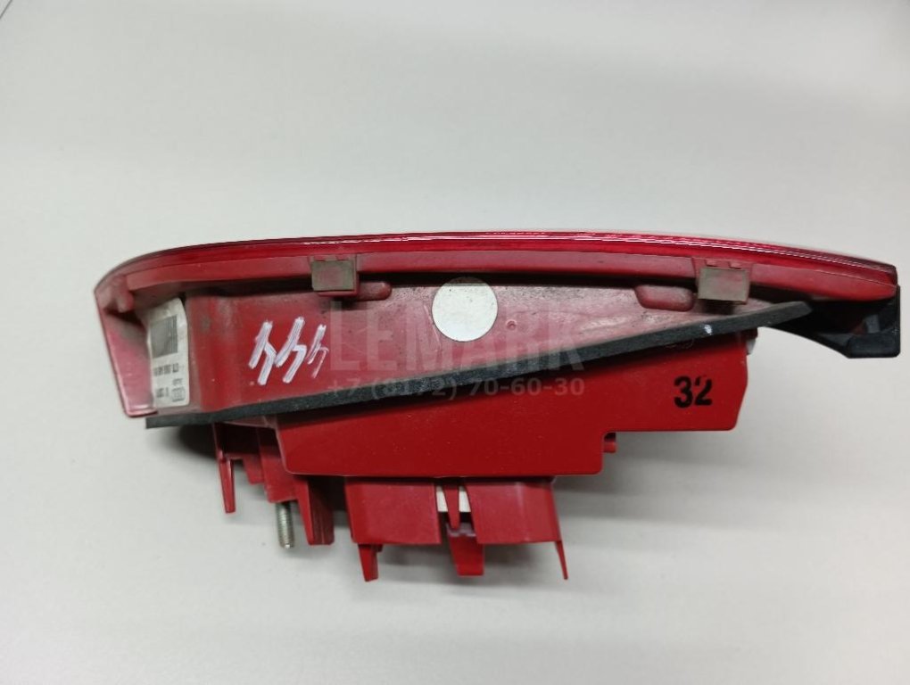 Фонарь задний внутренний левый