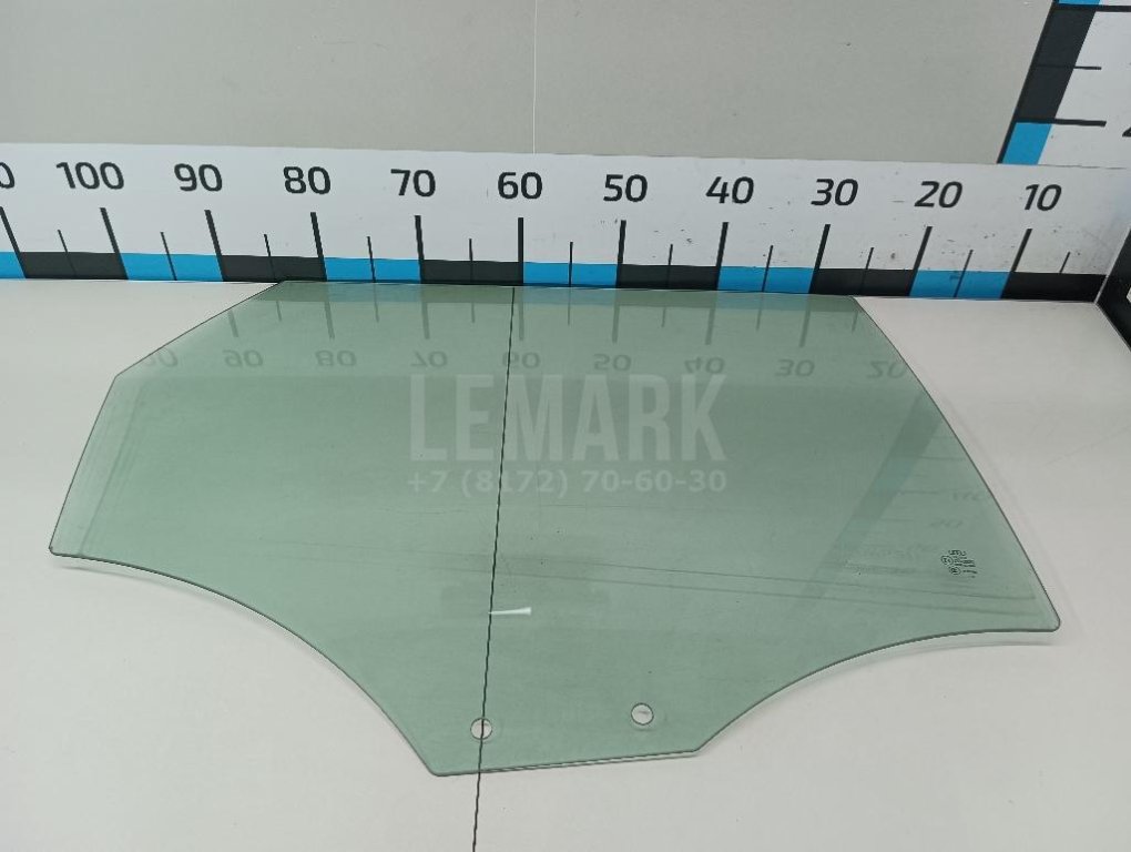 Стекло двери задней правой