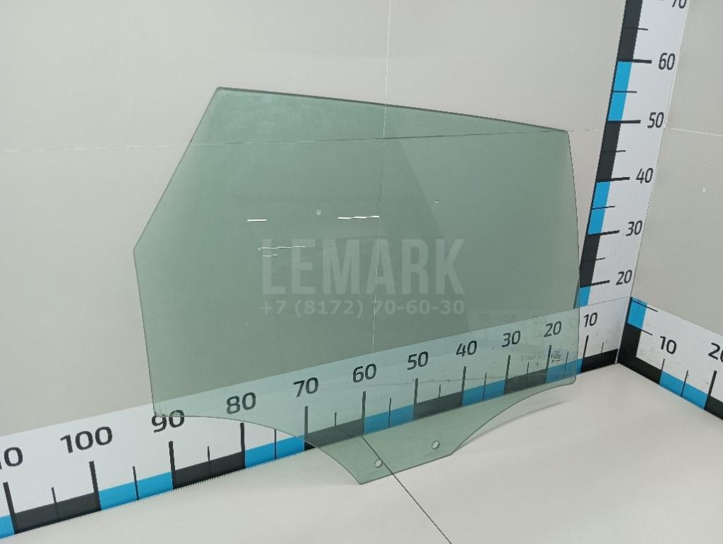 Стекло двери задней правой