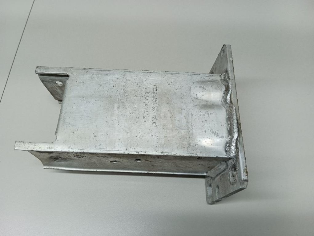 Кронштейн усилителя переднего бампера правый