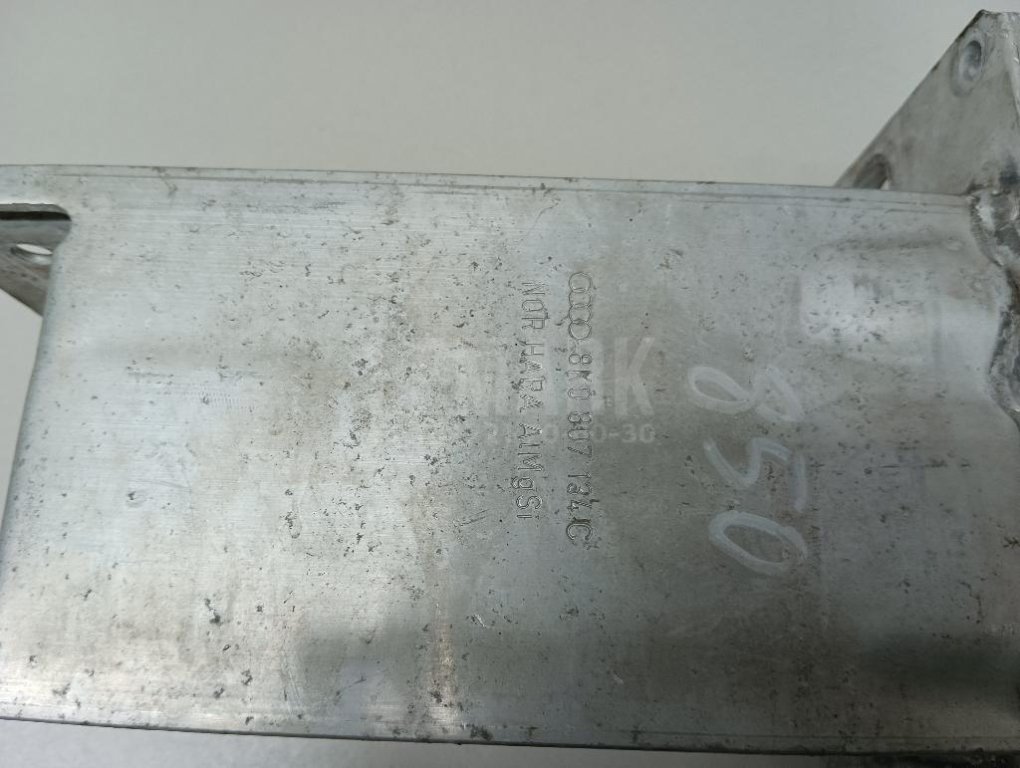 Кронштейн усилителя переднего бампера правый