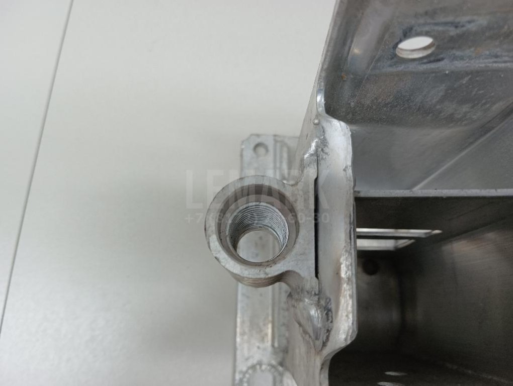 Кронштейн усилителя переднего бампера правый