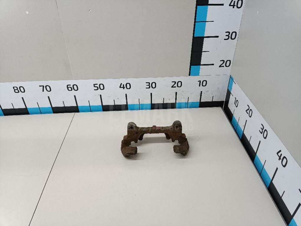 Скоба суппорта переднего