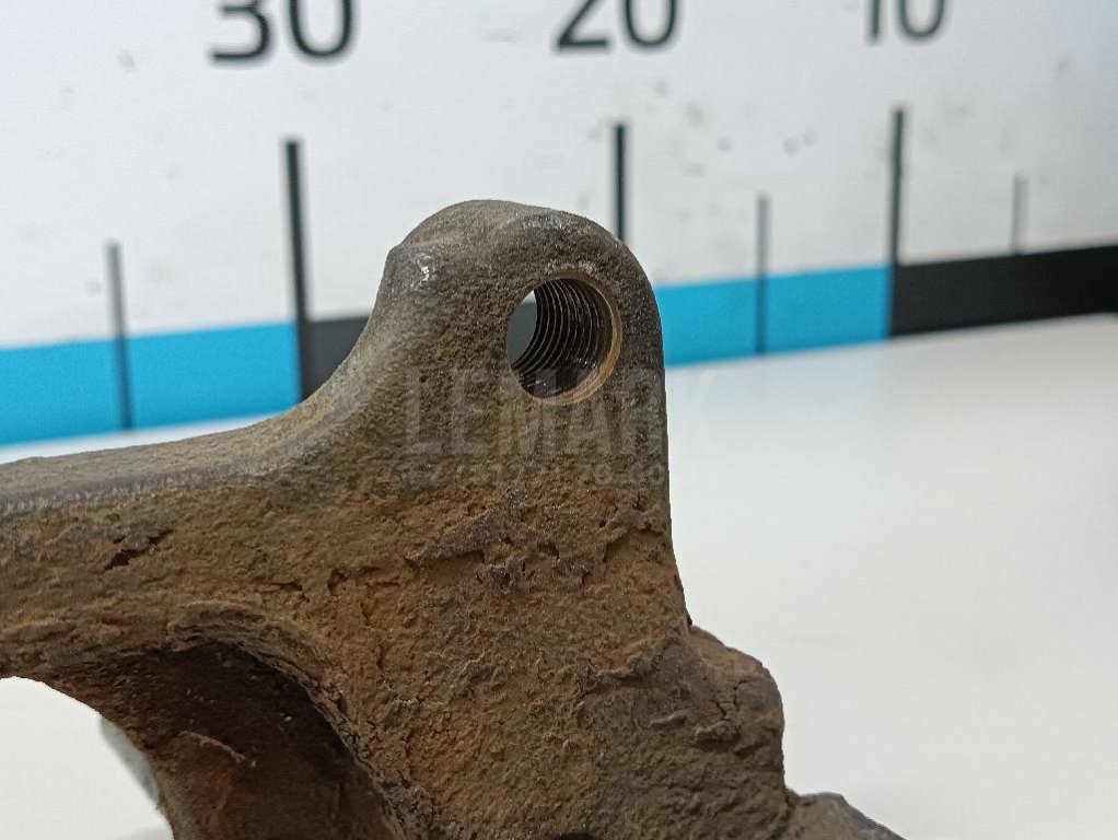 Скоба суппорта переднего