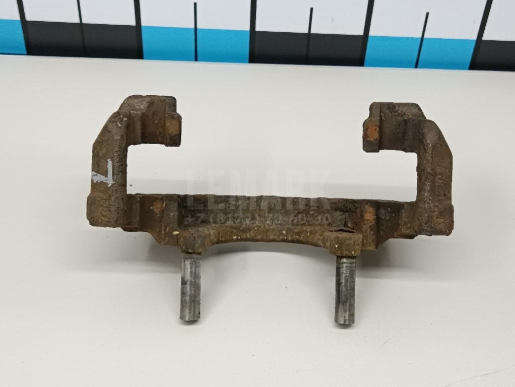 Скоба суппорта переднего