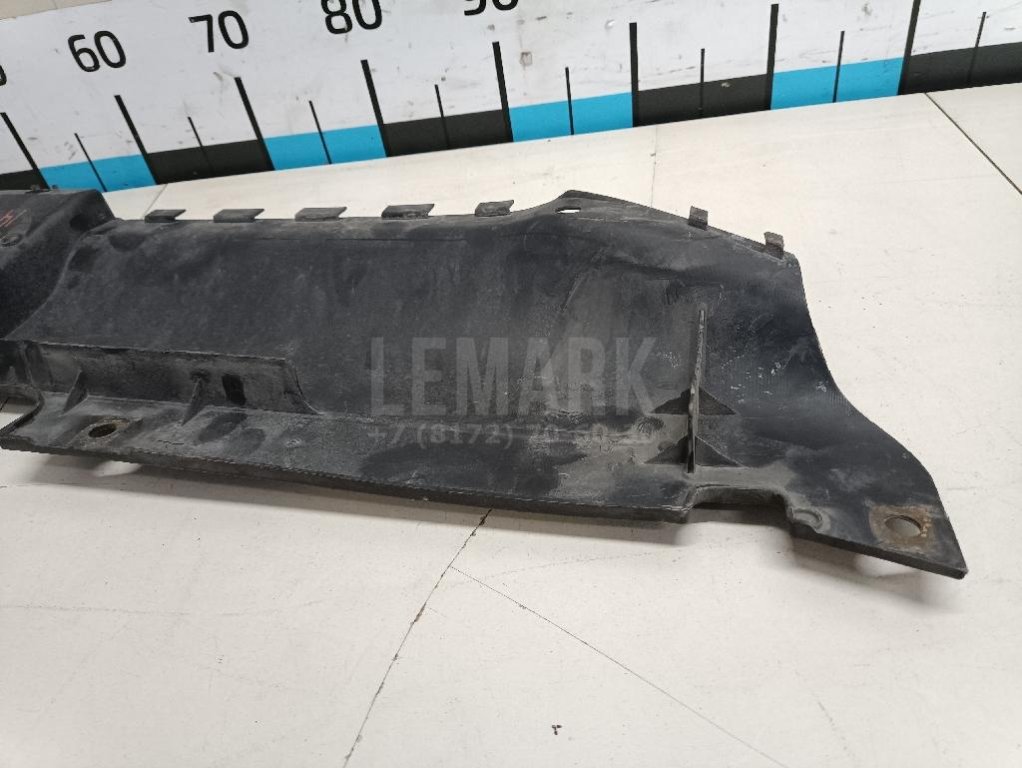 Кожух замка капота