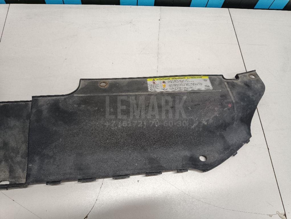 Кожух замка капота