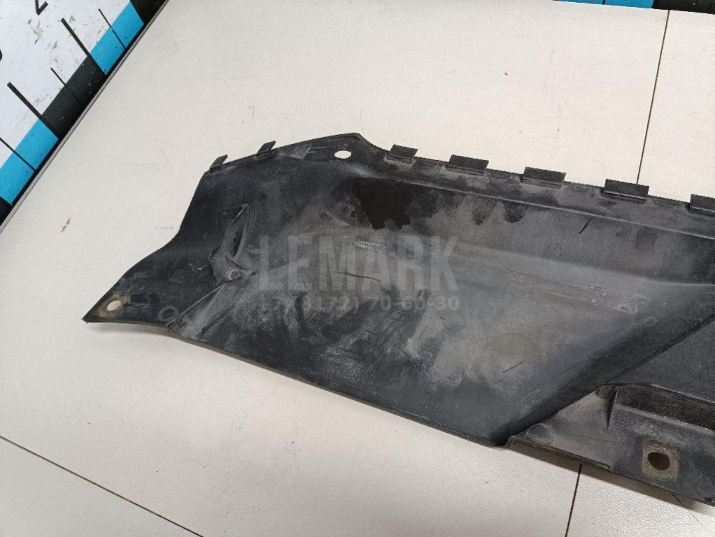 Кожух замка капота