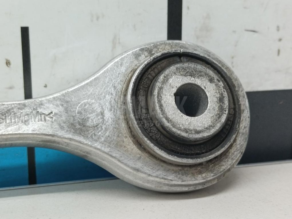 Стойка переднего стабилизатора