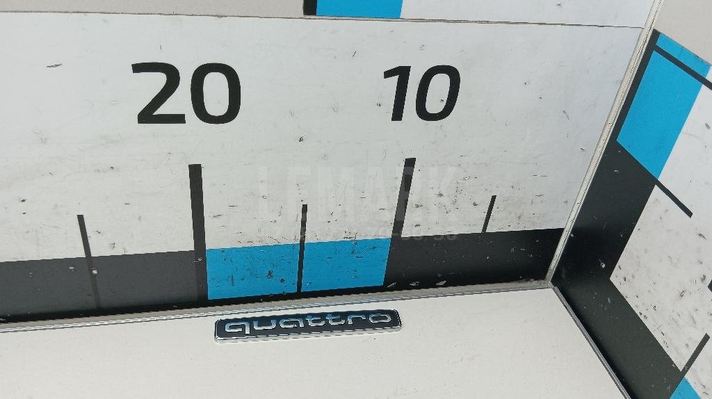 Эмблема на крышку багажника