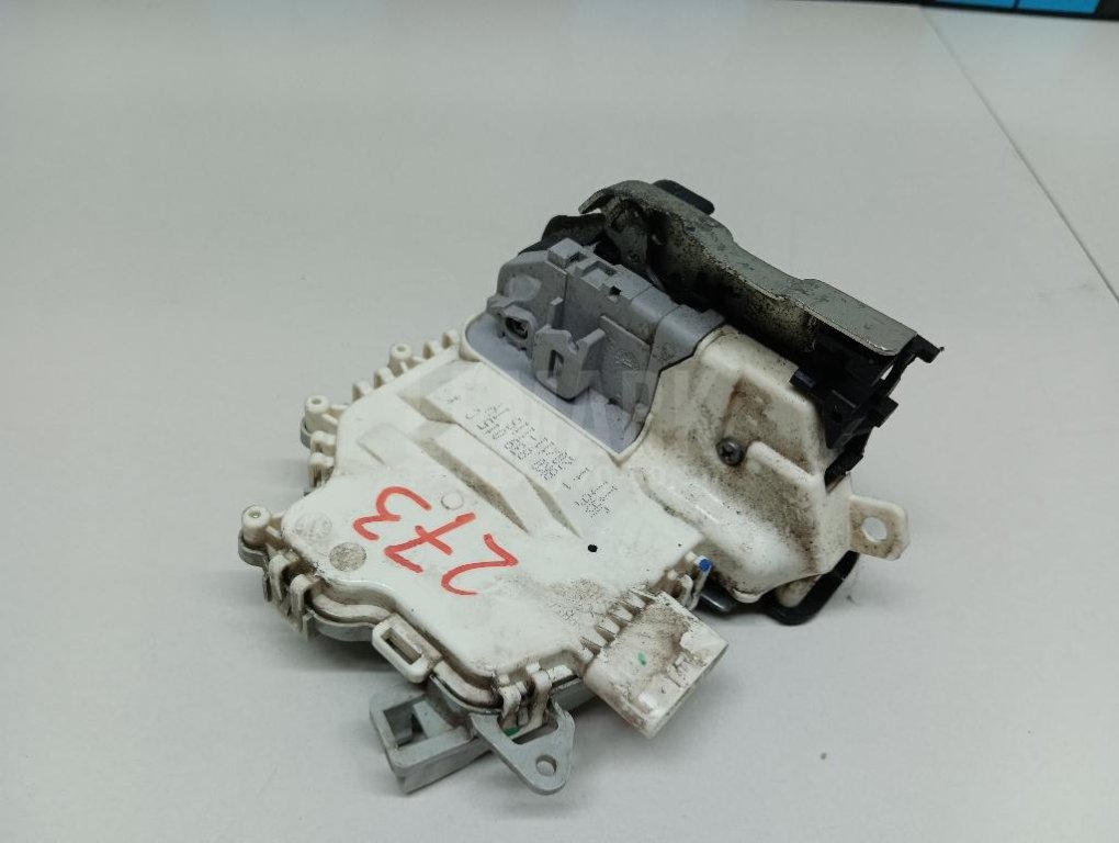 Замок двери задней левой