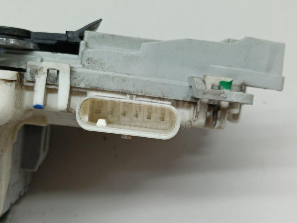 Замок двери задней левой