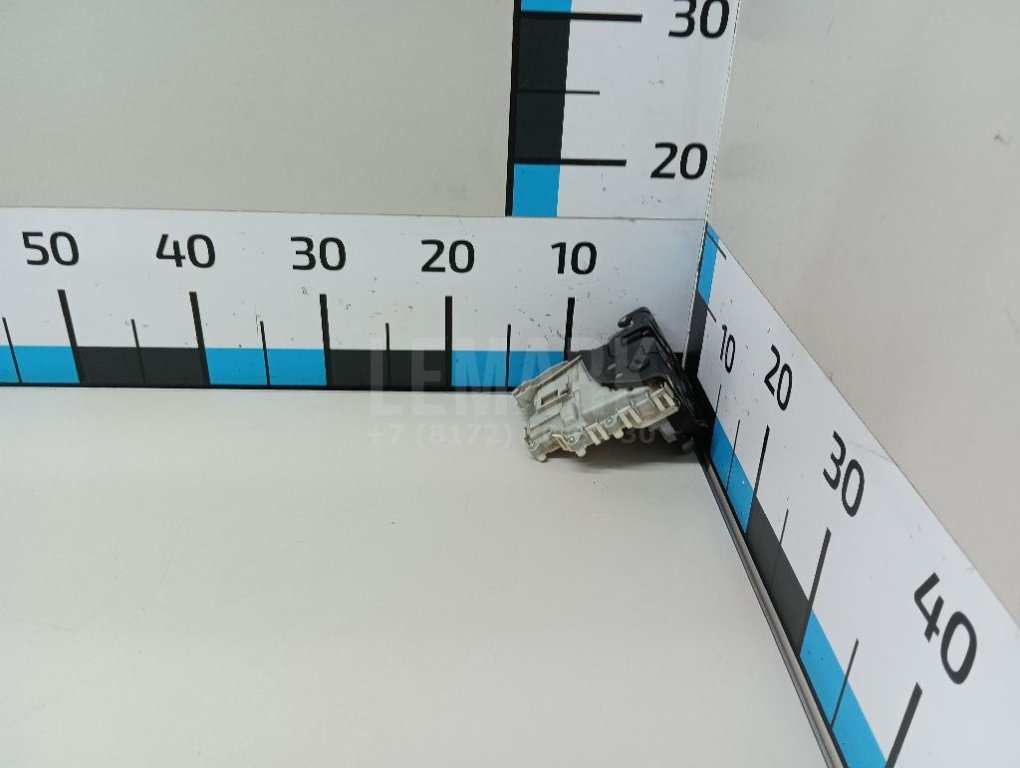 Замок двери задней левой