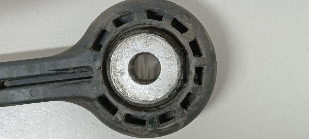 Стойка переднего стабилизатора