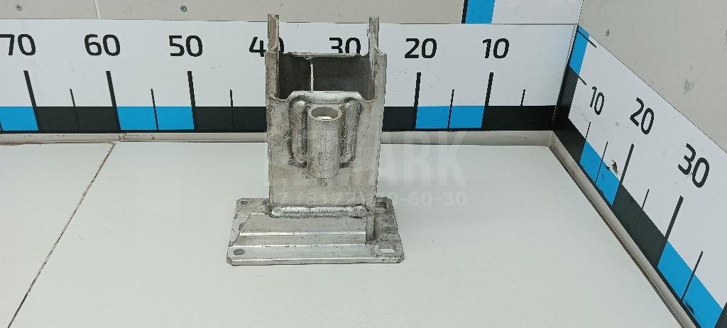 Кронштейн усилителя переднего бампера правый