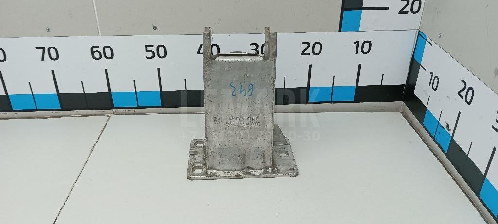 Кронштейн усилителя переднего бампера правый